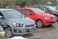 Como no logran controlar a los lavacoches, multan a los clientes