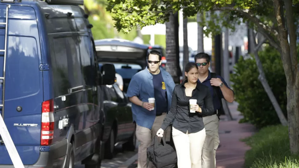 PESQUISA. Agentes del FBI llegaron esta mañana a las oficinas de la Concacaf, en Miami. FOTO TOMADA DE LATERCERA.COM 