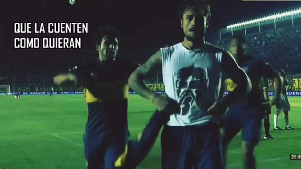 FESTEJÓ CON TODO. Daniel Osvaldo le dio el triunfo a Boca. (FOTO DE @INFORMACIÓNCABJ)