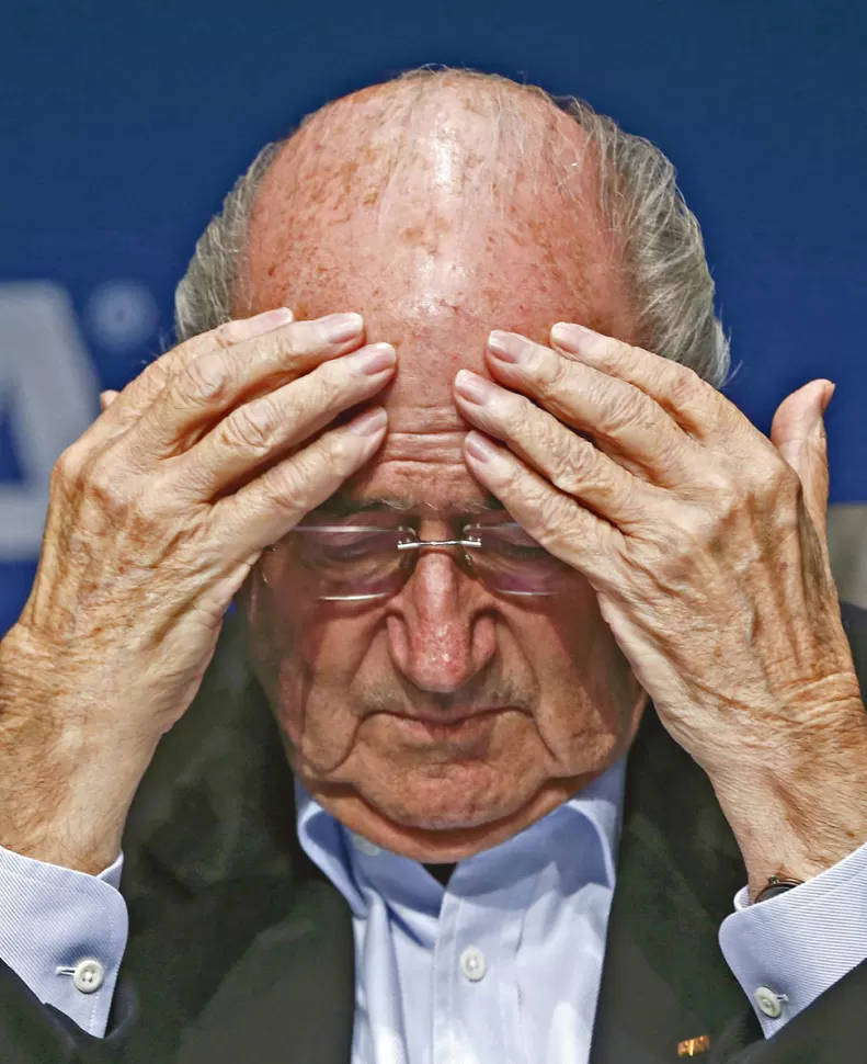 A PRUEBA DE BALAS. Blatter no sucumbió ante los arrestos ni se sintió temeroso ante un posible llamado de la Justicia.
