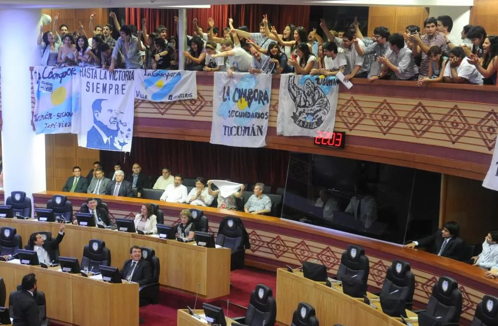SIN LA OPOSICIÓN. En el recinto, en 2012, el oficialismo aprobó el “voto joven”, con aplausos de La Cámpora. la gaceta / foto de ANTONIO FERRONI (archivo)