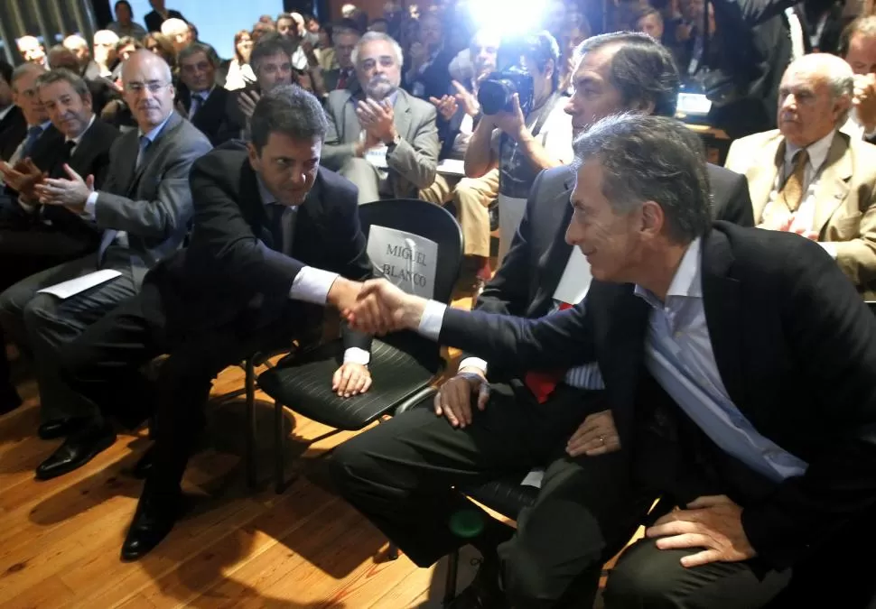 EN 2014. Massa y Macri rubricaron el “Compromiso para una Argentina posible”, pero hoy están alejados. dyn (ARCHIVO)