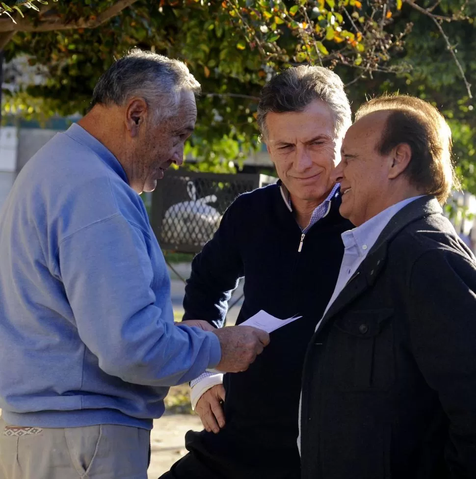 APOYO. Macri acompañó a Del Sel, que aventaja al Frente con 3.000 votos. prensa pro