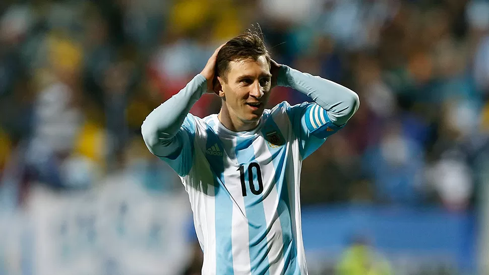 CUALQUIERA PUEDE COMPLICAR. A Messi le gusta cómo está jugando Chile y también elogió a Colombia.
FOTO DE EFE