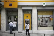 Los ahorros de los griegos, del banco a un florero