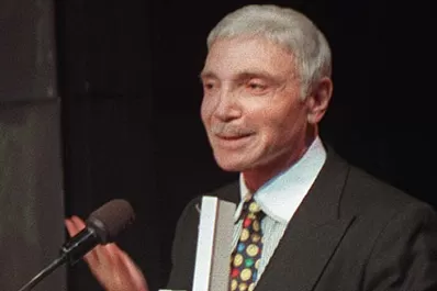 Despiden los restos de Romay en el Teatro Nacional