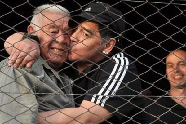 Maradona agradeció el apoyo tras el fallecimiento de su padre