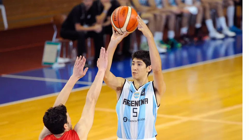 EL MEJOR DE LA ALBICELESTE. Iván Gramajo hizo un buen aporte en otro revés de Argentina.
FOTO TOMADA DE FIBA.COM