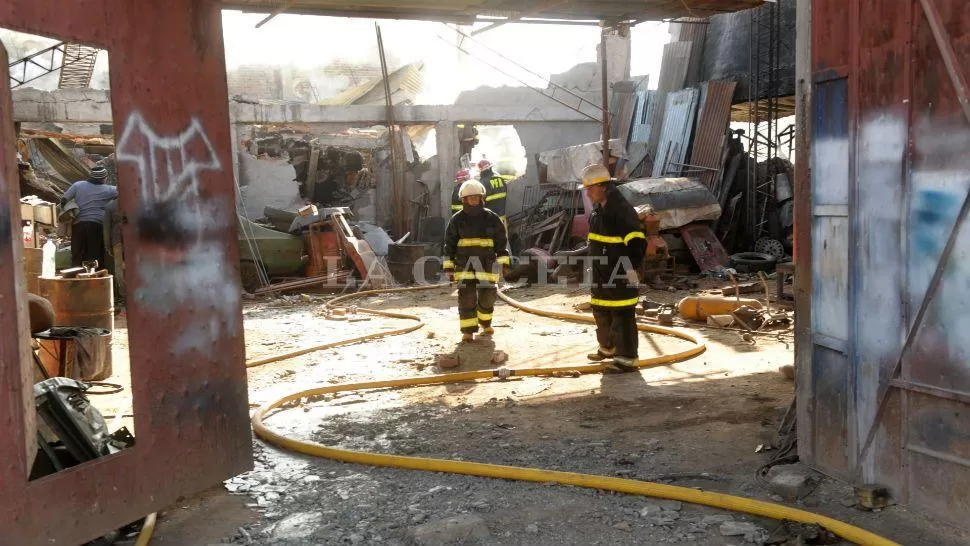 Se incendió una fábrica de velas en Ciudadela Sur