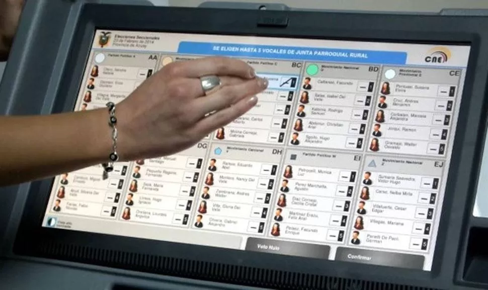 NOVEDAD. Los porteños votarán por primera vez con boleta electrónica. FOTO DE CLARIN.COM