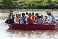 Los chicos de Santa Ana vivieron una fiesta en su primera travesía en bote