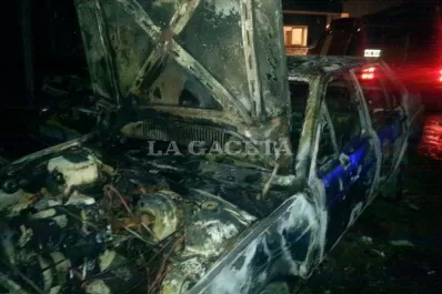 Quemaron un auto y apedrearon la comisaría de El Colmenar