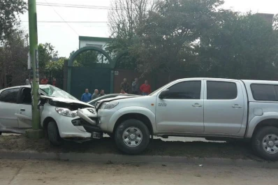 Un herido al chocar un auto y una camioneta