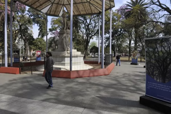 El arte invita a todos a invadir la plaza Alberdi