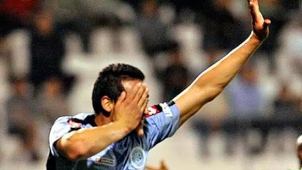 EL MÁS PIRATA. Chiqui Pérez marcó el gol del triunfo agónico de Belgrano. (ARCHIVO)