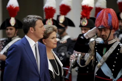 Rousseff asegura que no está nerviosa y que no va a caer