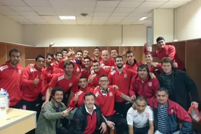 El plantel de San Martín festejó la clasificación en el vestuario