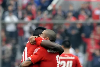 Buen inicio de los DT debutantes en Primera