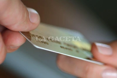 La obligación de aceptar tarjetas de débito es constitucional, según la justicia federal