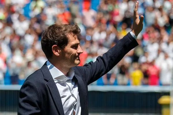 Hinchas de Real Madrid vivan a Casillas y piden la renuncia de Florentino