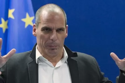 Varufakis afirma que el acuerdo de Tsipras convierte a Grecia en vasallo del Eurogrupo
