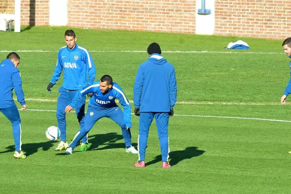 Tevez, titular en la primera práctica desde su vuelta a Boca