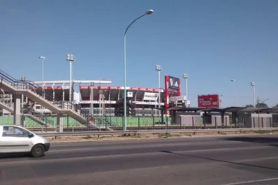 Tras el triunfo de River, un hincha apareció muerto, colgado de un puente a metros del Monumental