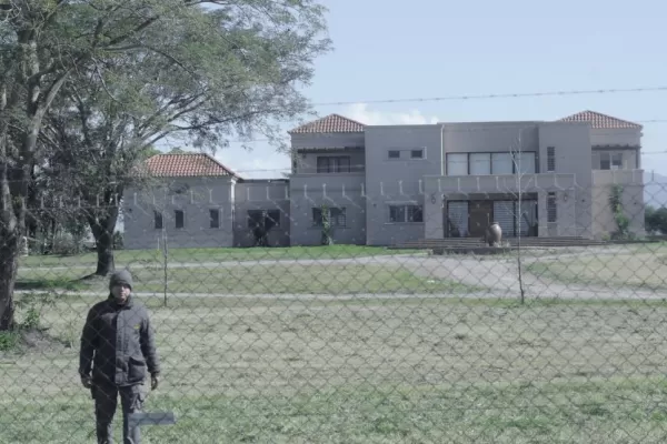 “Su casa es sinónimo de ostentación”, dijo el hermano de la legisladora Najar