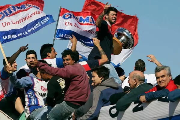 Una multitud recibió a Quimsa campeón en Santiago del Estero