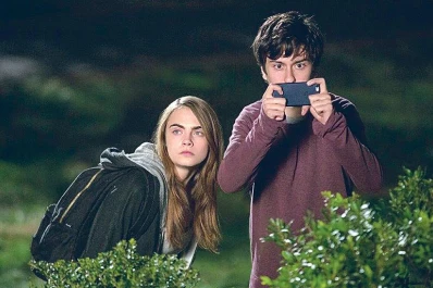 Larguísima, ampulosa y fuera de época