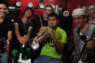 La consigna de La Barra es bailar y cantar