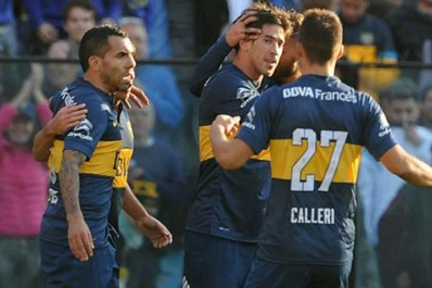 Con Tevez, un gol de Palacios y una perla de Calleri, Boca volvió a la cima