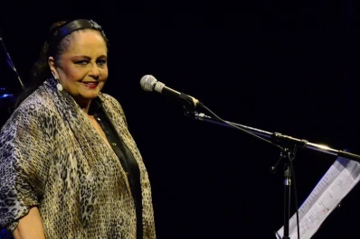 De la mano de Vinicius, y en su homenaje