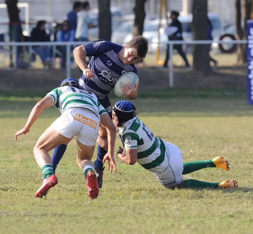 ADENTRO. Universitario lo definió en el segundo tiempo y selló su pase al Super 8. En la 13°, visitará a Jockey de Salta. la gaceta / fotos de héctor peralta