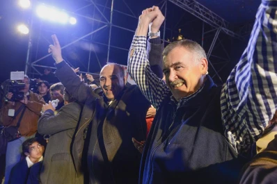 Tildan de “parciales” las encuestas oficialistas