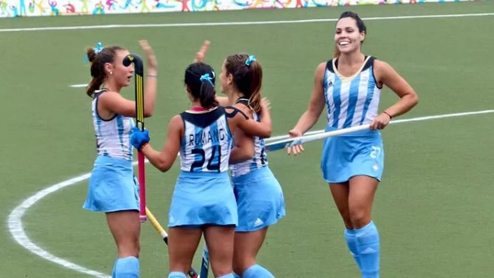 SIN FISURAS. Las argentinas muestran un sólido juego que les permite soñar con una medalla. FOTO TOMADA DE TWITTER.COM/NOEBARRIONUEVO