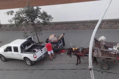 En Bolivar primera cuadra, los vecinos denuncian que no pueden usar los contenedores de basura