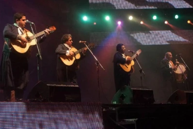 Los Manseros Santiagueños cantaron en el cierre de la Fiesta del Poncho
