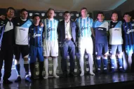 Acá está, esta es, la nueva camiseta de Atlético