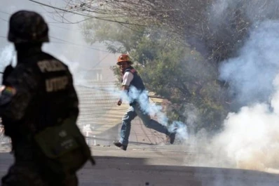 Mineros dinamitaron una puerta del Ministerio de Gobierno y dañaron la embajada alemana