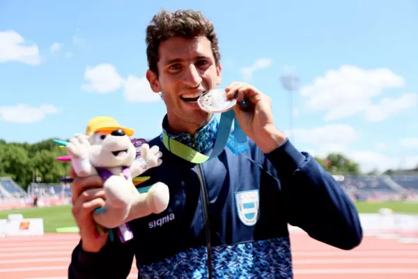 Chiaraviglio se bañó de plata en el salto con garrocha
