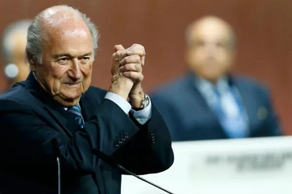El saludo que faltaba: River jugará el Mundial de Clubes y Blatter lo felicitó por Twitter
