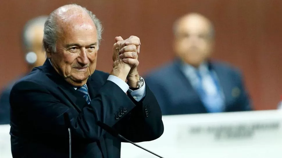 FELICIDADES. Blatter saludó a River por llegar al Mundial de Clubes. (REUTERS)