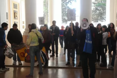 Intercede la Provincia para que se levante el paro en la UNT