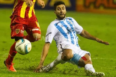 Cáceres por Acosta, el único retoque del “Vasco” en Atlético