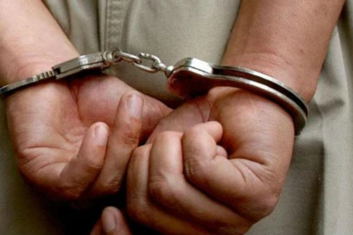 Entró a robar, se quedó dormido y lo arrestaron