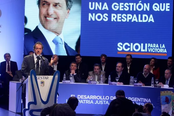 En un encuentro del PJ, Scioli criticó a Macri: hablan de cambio, pero los que terminan cambiando fueron ellos