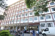 Denuncian a una clínica en la que nacieron las bebés quemadas