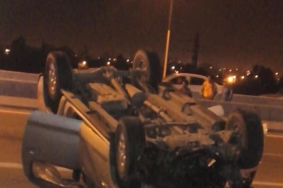 Una camioneta volcó en la diagonal Leccese