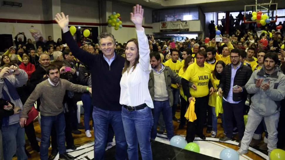 EN MAR DEL PLATA. Macri con María Eugenia Vidal, en un mitin político. Prensa PRO